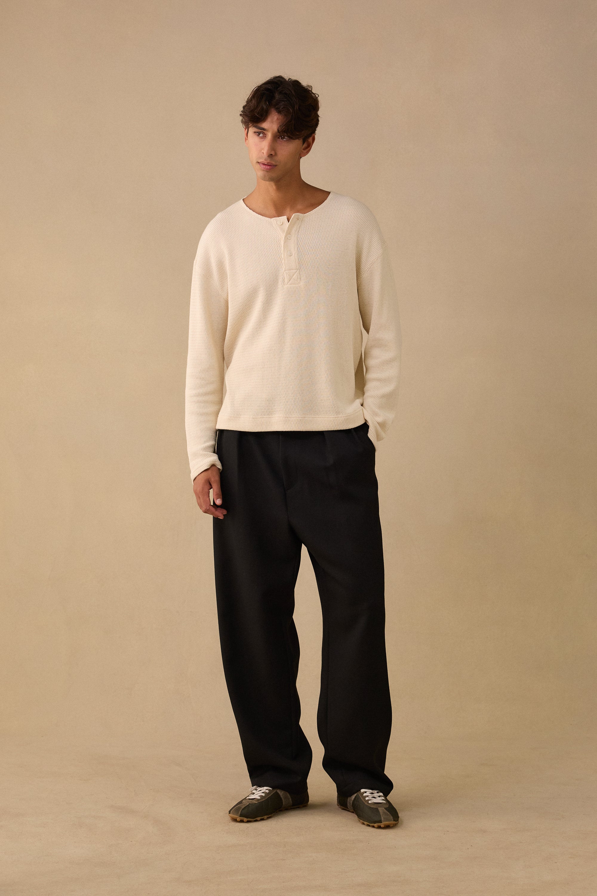 Wide Leg Pant in Noir Virgin Wool.
