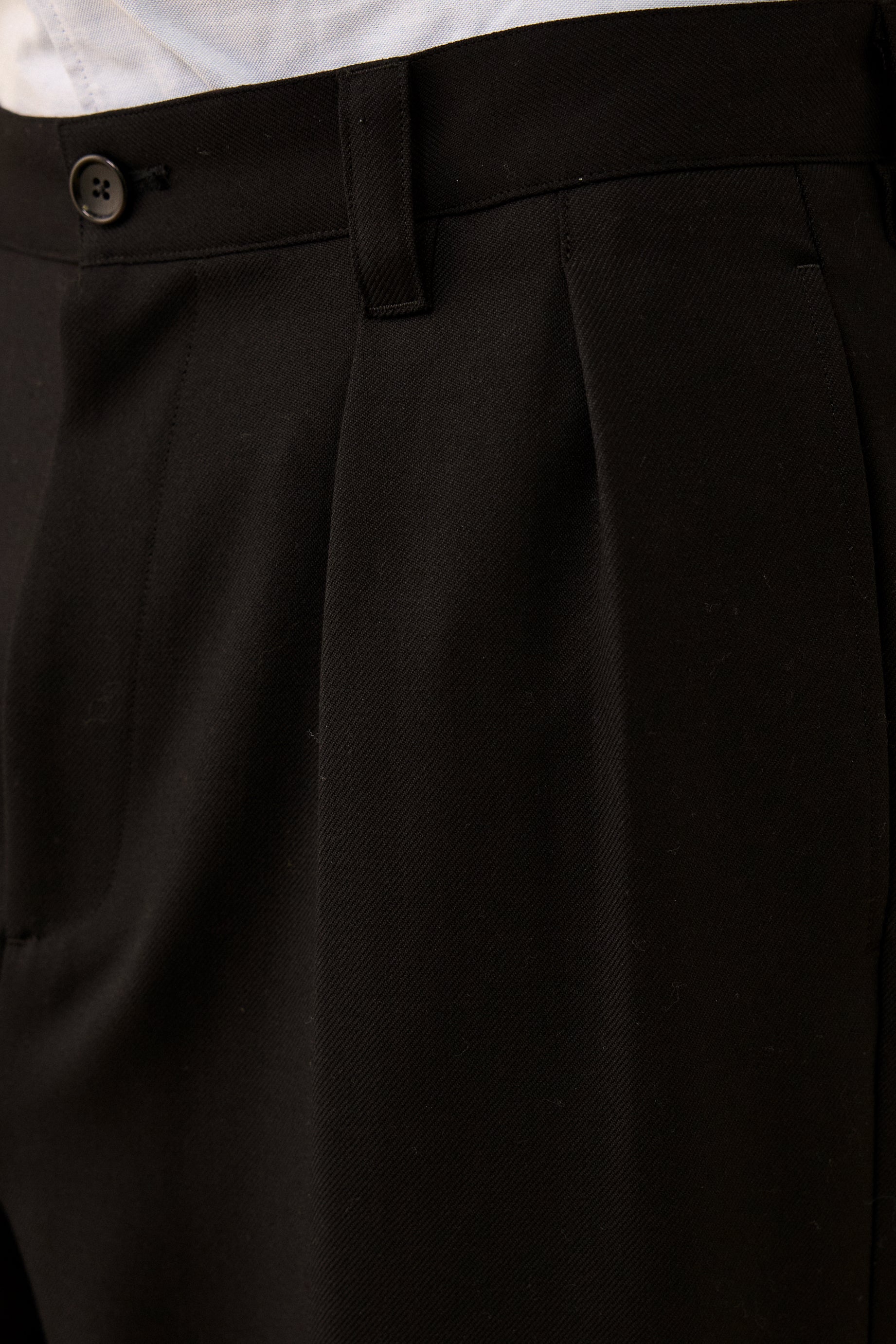 Wide Leg Pant in Noir Virgin Wool.
